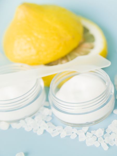 Tuz ve Limon ile Gümüş Parlatma Kararan takı nasıl parlatılır?